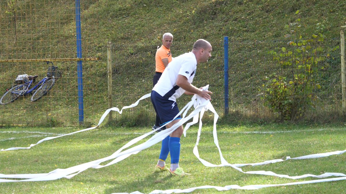 Echipa lui George Simion din Aluniș face show » „Ne cinstim în timpul meciului” + Preotul n-a mai putut să ajute financiar: „Noi îți dăm bani pe lumânări, tu-i iei și-i dai la fotbal?!”