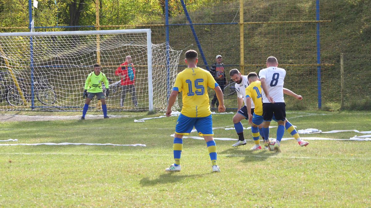 Echipa lui George Simion din Aluniș face show » „Ne cinstim în timpul meciului” + Preotul n-a mai putut să ajute financiar: „Noi îți dăm bani pe lumânări, tu-i iei și-i dai la fotbal?!”