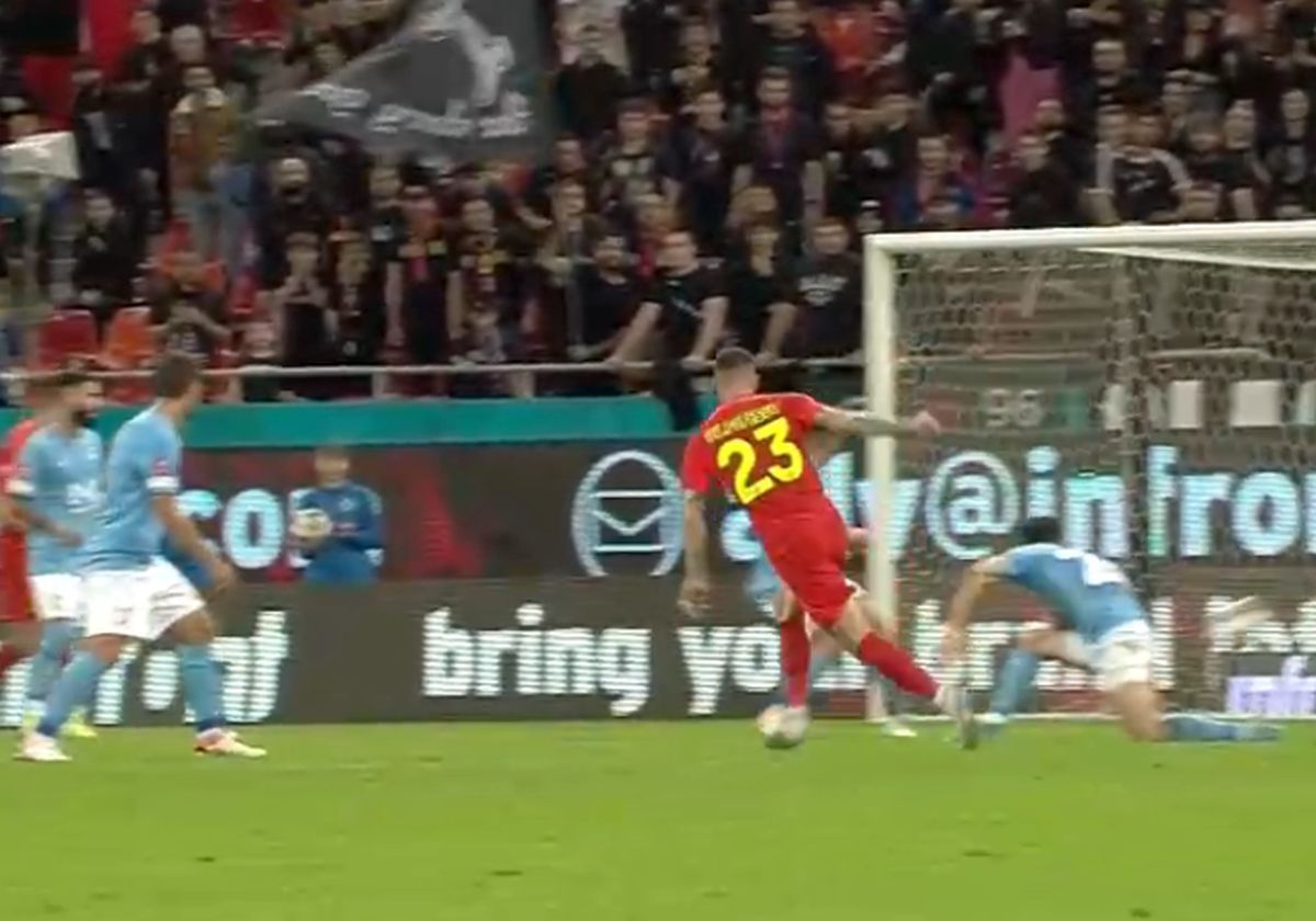Fază ÎNCINSĂ în ultimele minute » FCSB a cerut penalty! Mingea l-a lovit în mână, dar arbitrii n-au vrut să audă: „E ditamai hențul!”