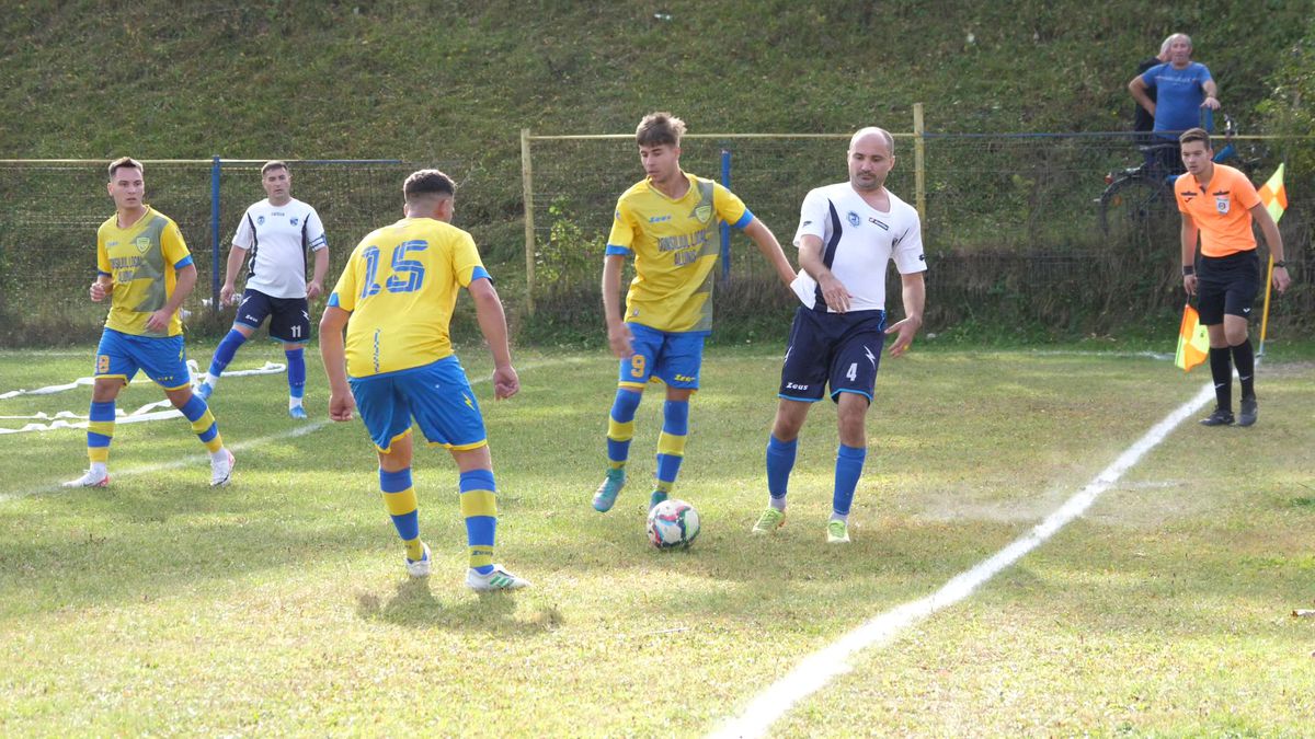 Echipa lui George Simion din Aluniș face show » „Ne cinstim în timpul meciului” + Preotul n-a mai putut să ajute financiar: „Noi îți dăm bani pe lumânări, tu-i iei și-i dai la fotbal?!”