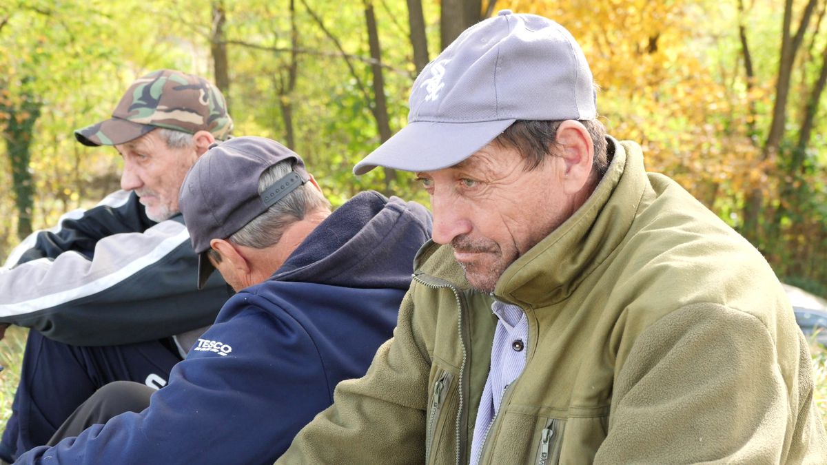 Echipa lui George Simion din Aluniș face show » „Ne cinstim în timpul meciului” + Preotul n-a mai putut să ajute financiar: „Noi îți dăm bani pe lumânări, tu-i iei și-i dai la fotbal?!”