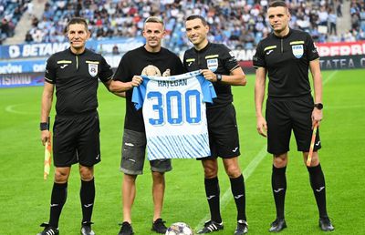 Ovidiu Hațegan, celebrat de ambele echipe la meciul 300 ca „central” în prima ligă