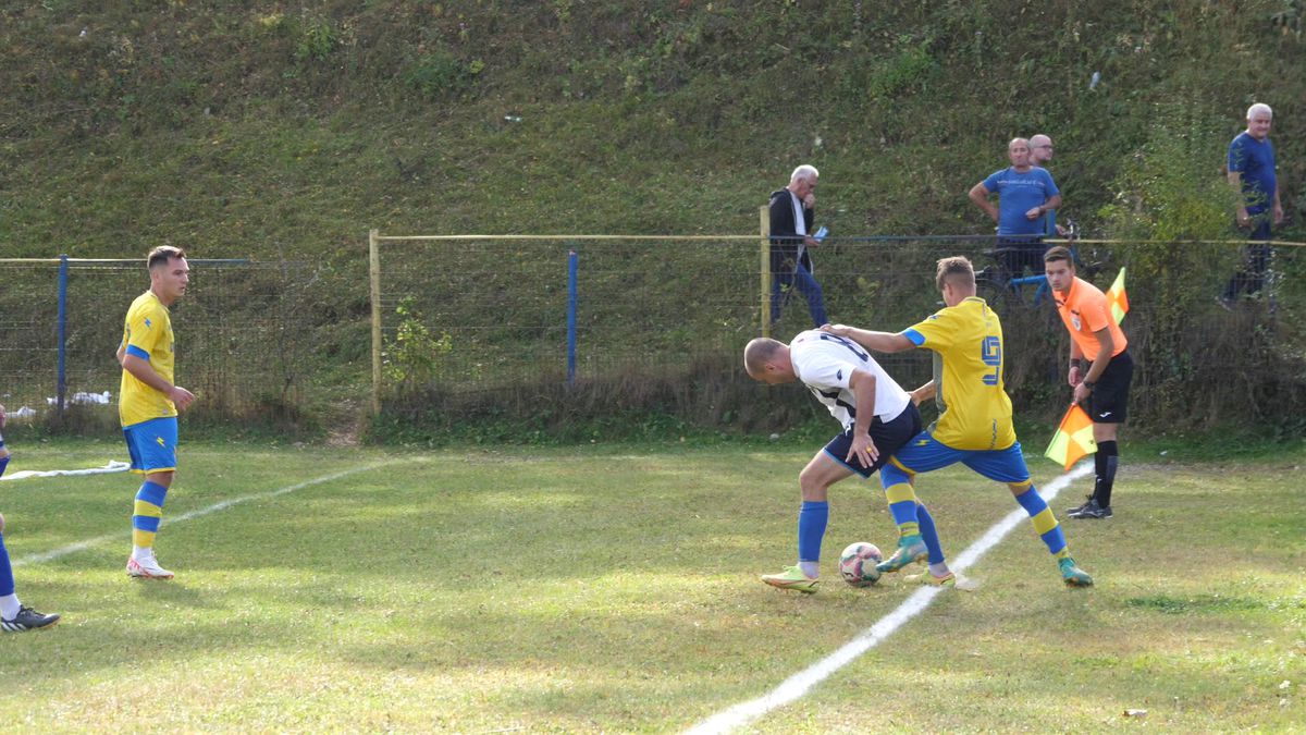 Echipa lui George Simion din Aluniș face show » „Ne cinstim în timpul meciului” + Preotul n-a mai putut să ajute financiar: „Noi îți dăm bani pe lumânări, tu-i iei și-i dai la fotbal?!”