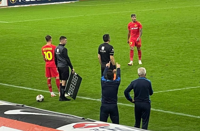 Florinel Coman (25 de ani) a acuzat dureri la coapsa stângă și a fost înlocuit în finalul primei reprize din FCSB - FC Voluntari, la scorul de 0-0.