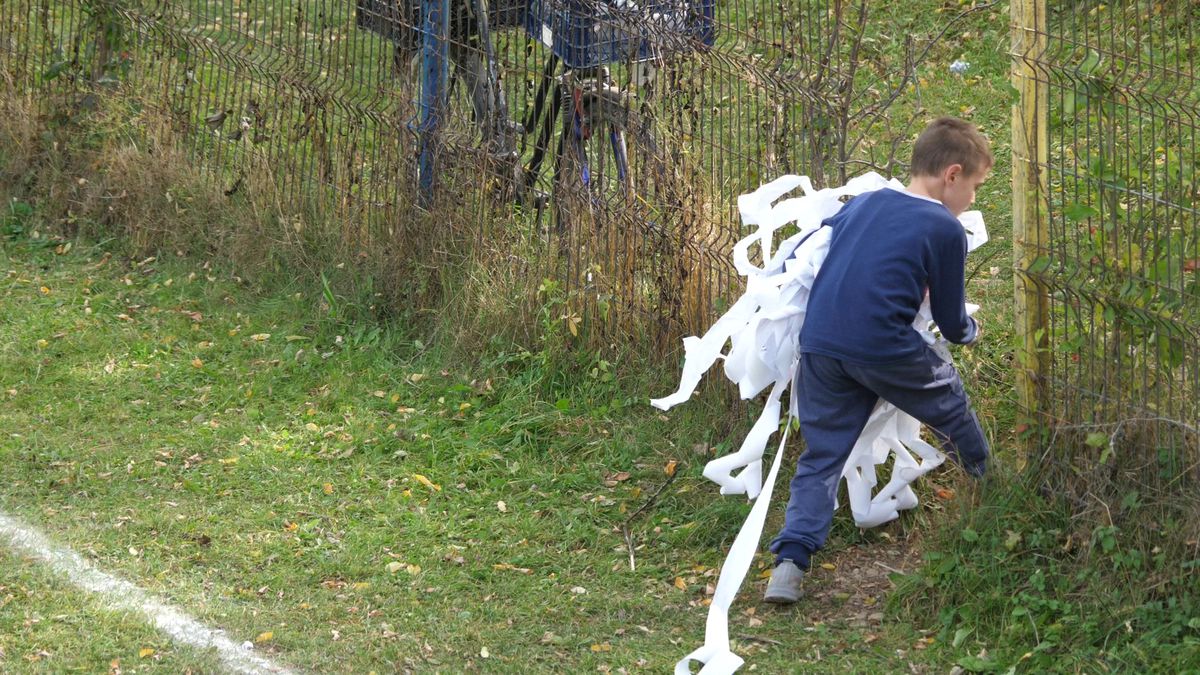 Echipa lui George Simion din Aluniș face show » „Ne cinstim în timpul meciului” + Preotul n-a mai putut să ajute financiar: „Noi îți dăm bani pe lumânări, tu-i iei și-i dai la fotbal?!”