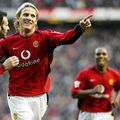 Diego Forlan și Ryan Giggs / Foto: Imago Images