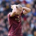 Erling Haaland nu s-a remarcat în ultima lună din Premier League decât prin pletele blonde strânse la spate / Foto: Imago