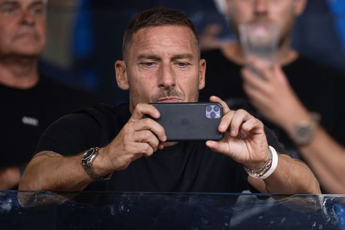 Francesco Totti ar putea să fie iar cel din spatele obiectivelor camerelor TV sau ale smartphone-urilor / Foto: Imago