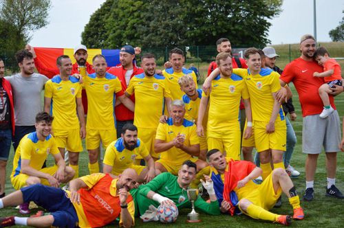 Băieții de la FC Tricolorul sărbătoresc împreună fiecare victorie