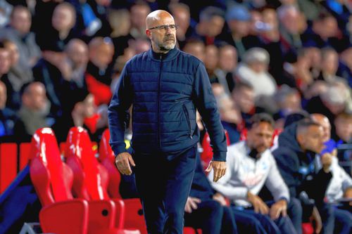 Peter Bosz, antrenorul lui PSV, l-a lăudat pe Dennis Man, după ce internaționalul român a marcat de două ori în victoria cu Napoli din Champions League, scor 6-2/ FOTO: Imago Images