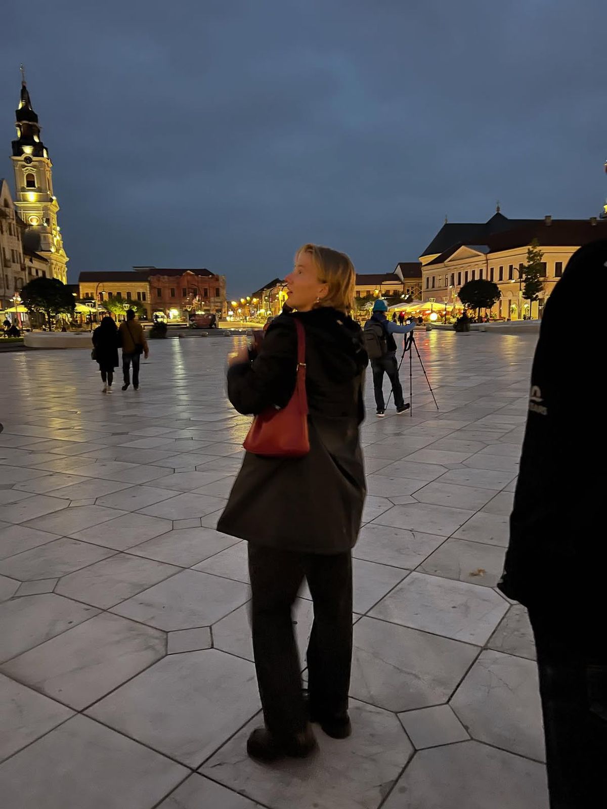 A venit în România de la 7.700 de km și a rămas impresionată pe loc » Îi plac manelele și are deja o mâncare favorită: „Îi iubesc!”