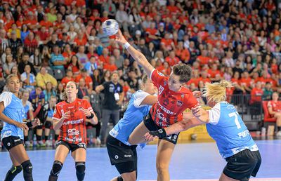 Final dramatic în Gloria Bistrița - CSM București, duel la vârf în Liga Florilor » Victorie la un singur gol diferență