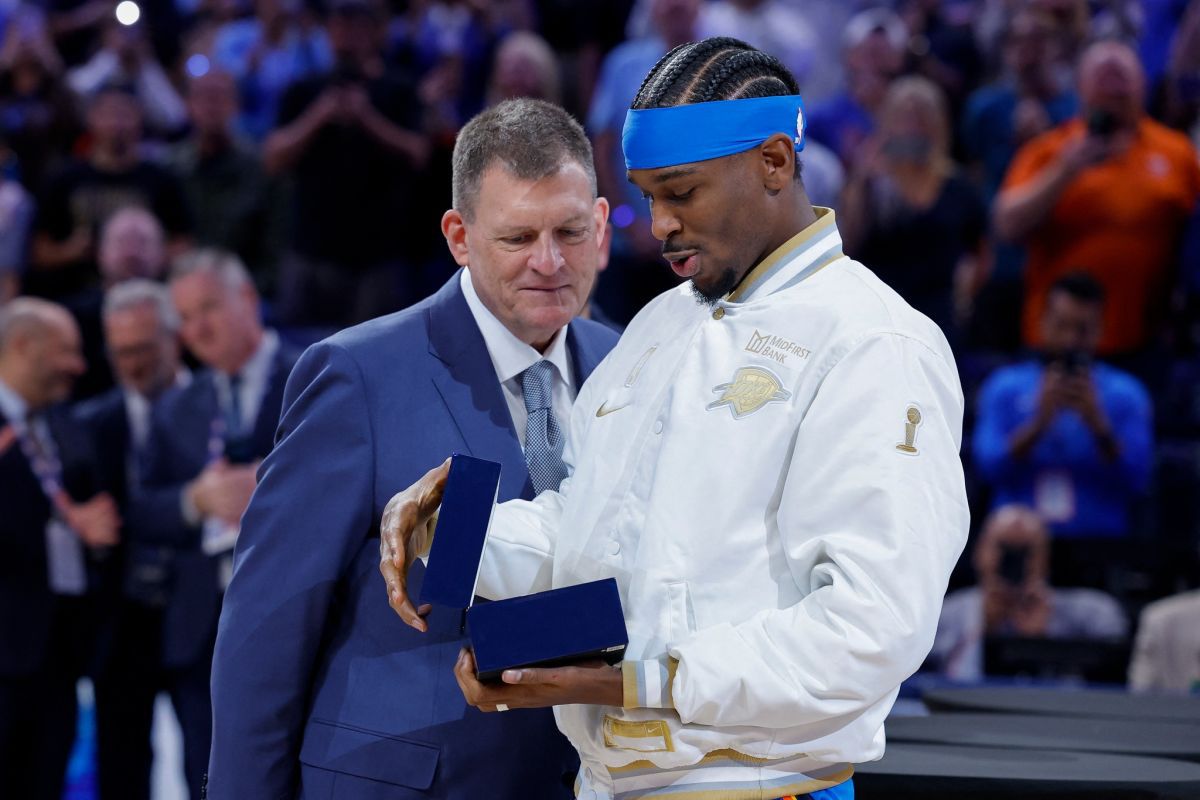 Inelul de campion care a făcut istorie în NBA: peste 800 de pietre prețioase și o dedicație ascunsă