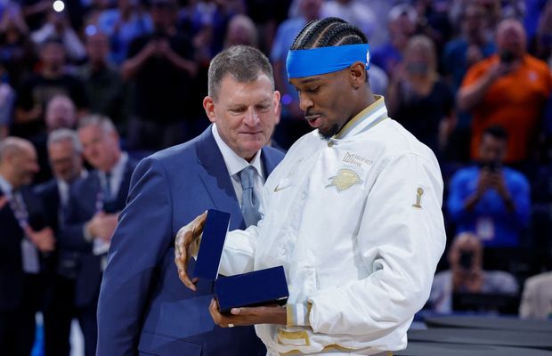 Inelul de campion care a făcut istorie în NBA: peste 800 de pietre prețioase și o dedicație ascunsă