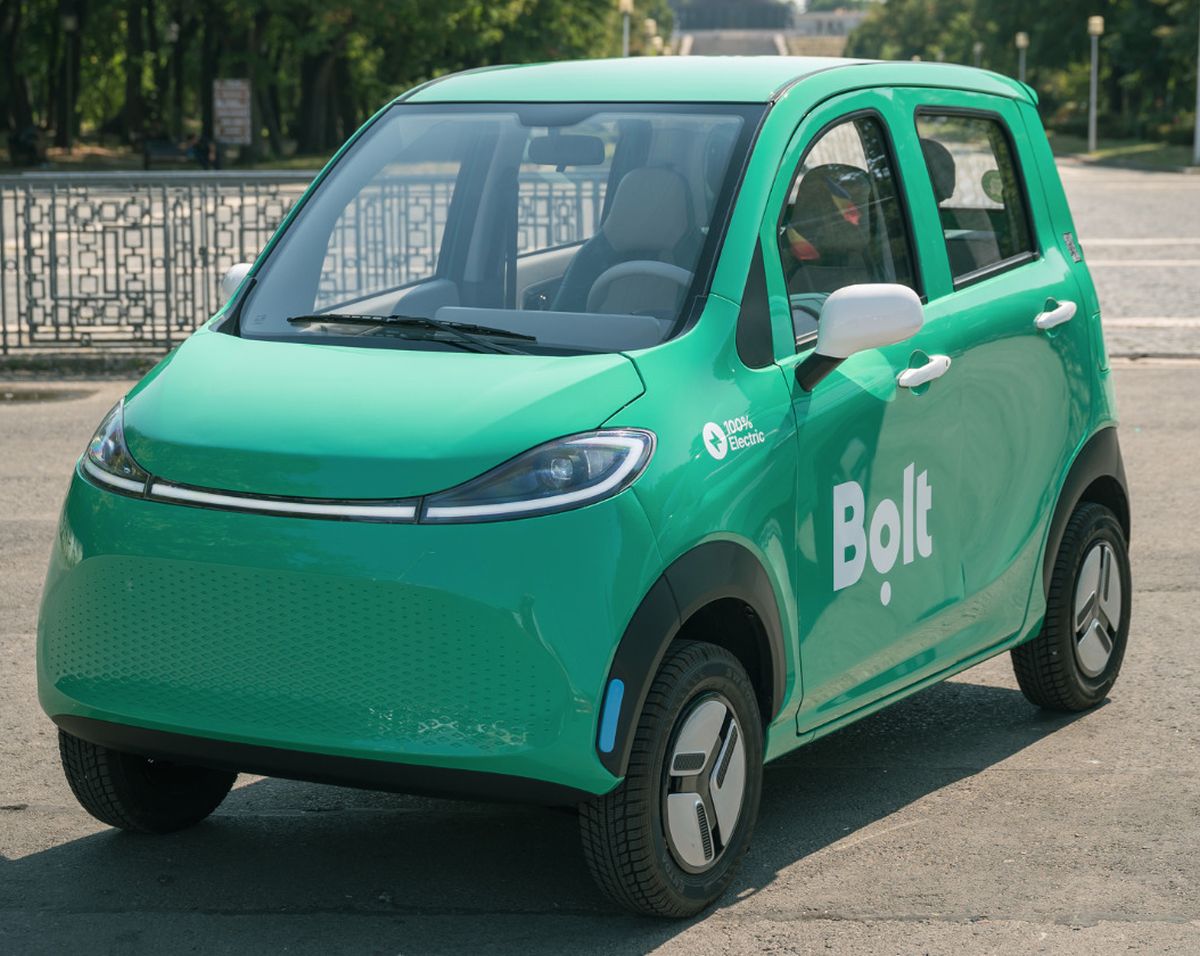 Ați văzut o mașină mică și verde pe străzile din București? Explicația companiei: „Au trei moduri de condus” » Viteza maximă