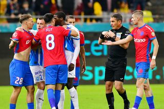 Superliga, „măcelărită” de arbitraj: 50 de greșeli majore în 13 etape! » O superputere din Capitală, „boxată” de centrali + dezastru în ultima rundă de campionat