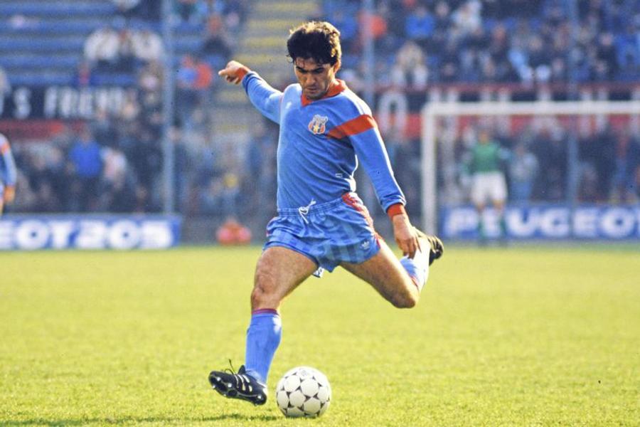 Ultima apariție a lui Gică Hagi în tricoul Stelei s-a produs pe stadionul din Plopeni Ce se întâmplă cu stadionul pe care Hagi a jucat ultimul meci la Steaua înaintea transferului la Real Madrid + Povești cu Gică Popescu și Dan Petrescu: „Cine e, mă, obraznicul ăsta?”