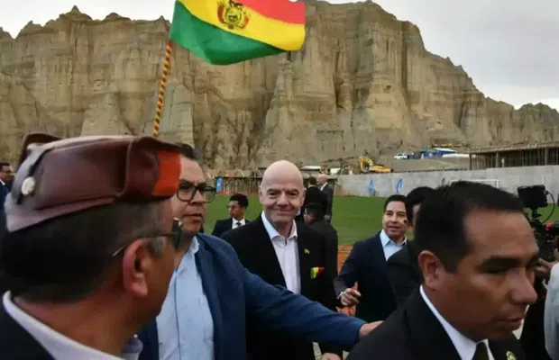 Infantino promite un Campionat Mondial în Bolivia, țara unde nimeni nu vrea să joace!