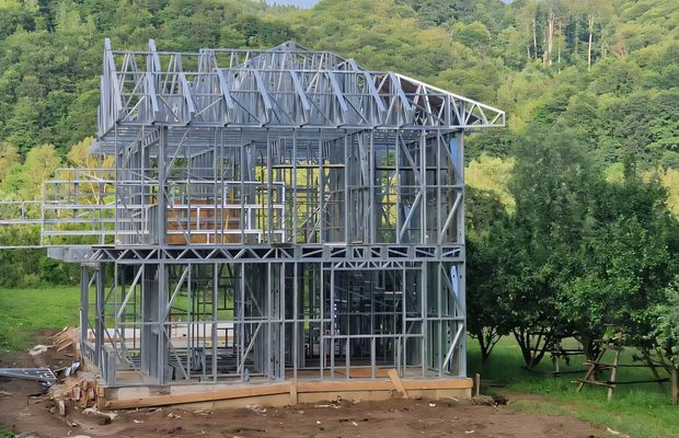 Case cu structura metalica: Cum alegi o firmă serioasă de construcții