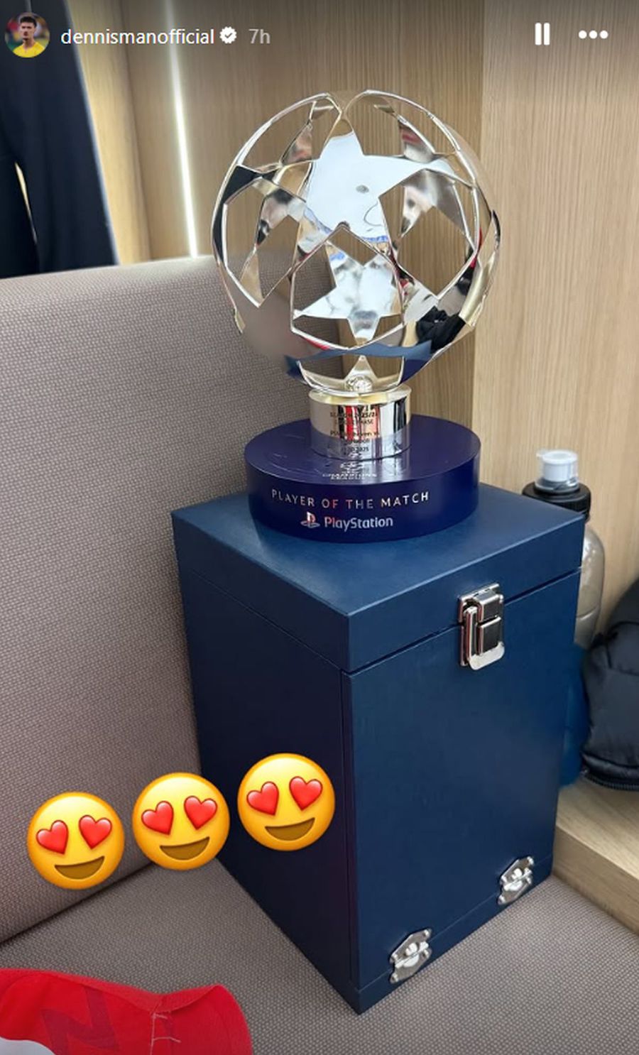 Dennis Man a primit trofeul de cel mai bun jucător al meciului PSV - Napoli 6-2 Olandezii s-au pus de acord » Nota primită de Dennis Man, după „dubla” în poarta lui Napoli