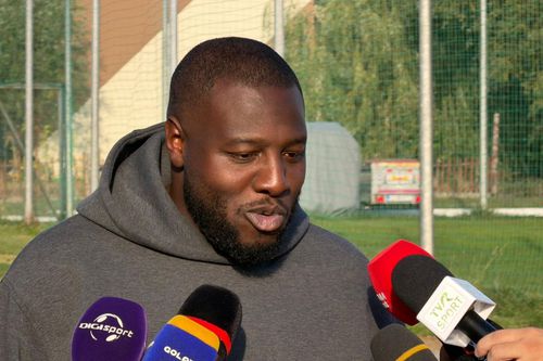 Harlem Gnohere (37 de ani), fostul atacant de la FCSB și Dinamo, a vizitat-o pe campioana României înaintea meciului cu Bologna, care se va juca joi, 23 octombrie, de la 19:45.