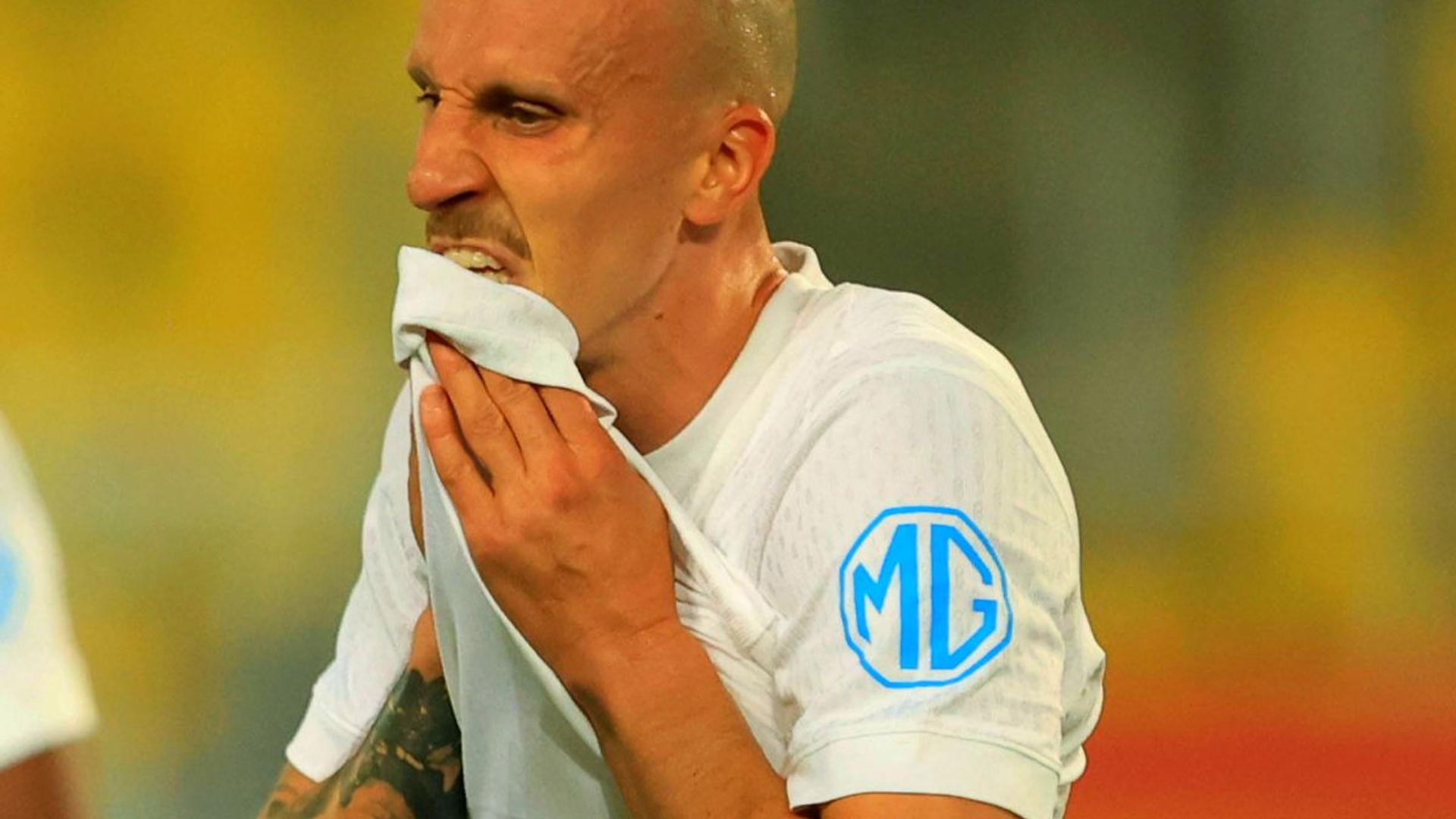 Vlad Chiricheș în echipamentul FCSB pe teren, pregătit pentru transferul la Gaziantep după o accidentare lungă durată | sursa foto: Gazeta Sporturilor