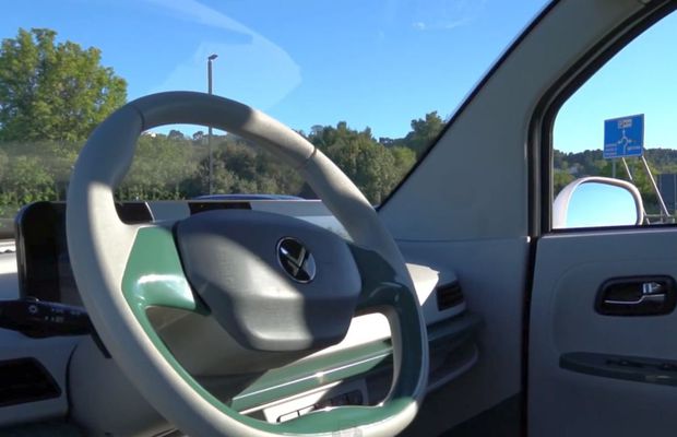 Ați văzut o mașină mică și verde pe străzile din București? Explicația companiei: „Au trei moduri de condus” » Viteza maximă