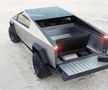 Elon Musk a prezentat Tesla Cybertruck! Moment PENIBIL: i-au explodat geamurile când Musk făcea un experiment de rezistență! Cât costă și ce autonomie are pick-up-ul