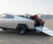 Elon Musk și Tesla, pierderi URIAȘE după ce s-au făcut de râs la evenimentul de prezentare a Tesla CYBERTRUCK!