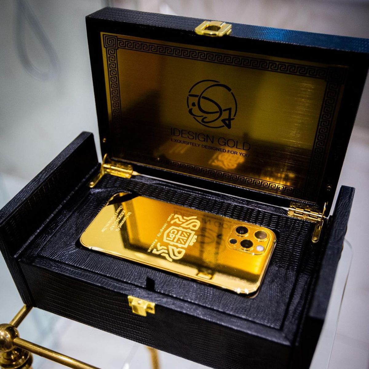 iDesign Gold iPhones