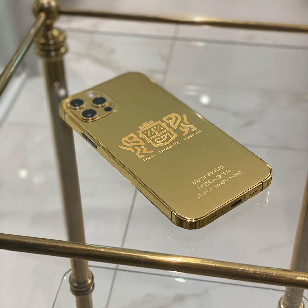 iDesign Gold iPhones