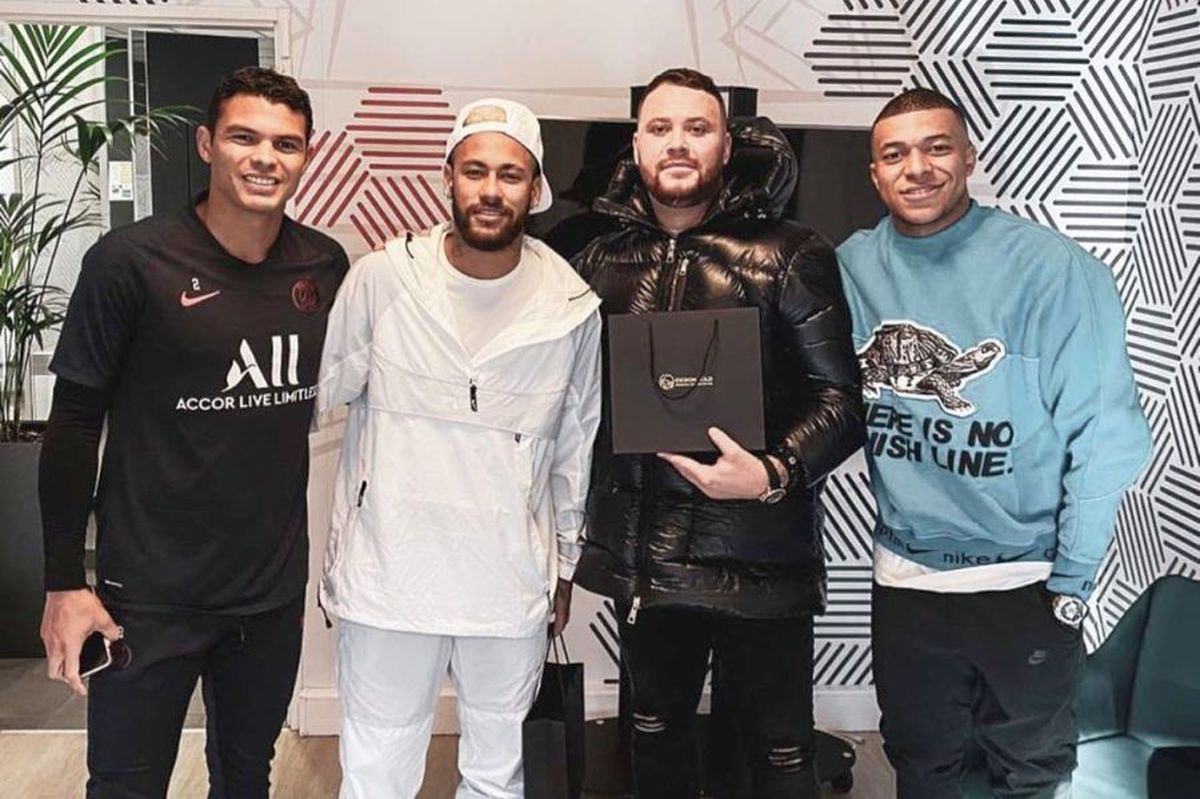 Telefoanele care au cucerit vedetele » Pe ce au cheltuit Neymar și Messi câte 5.000 de lire sterline: „Un produs incredibil”