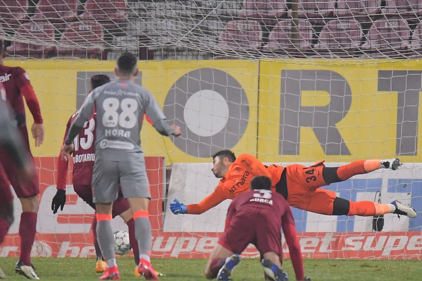 CFR Cluj a pierdut pe teren propriu cu UTA, scor 0-1 și a ratat șansa de a se apropia la un punct de CS Universitatea Craiova, care a remizat în această etapă, scor 0-0 la Botoșani.