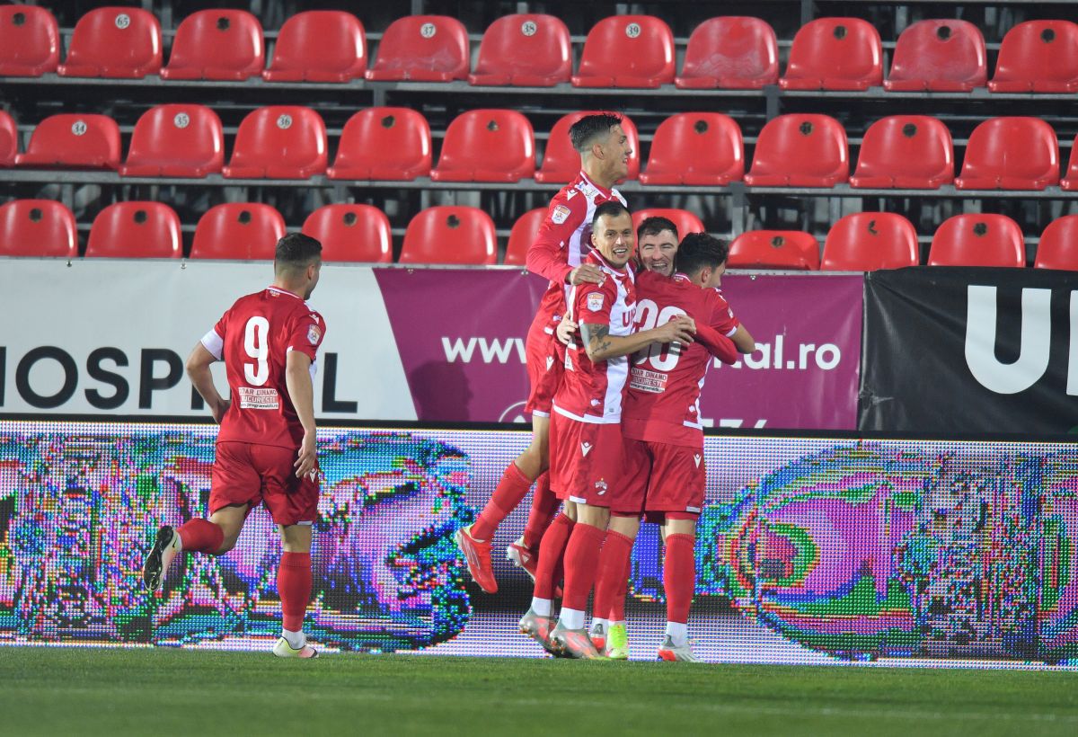 Debut de coșmar! Noul jucător al lui Dinamo a gafat la ambele goluri » Rednic l-a schimbat