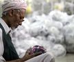 70% din mingile din lume sunt produse într-un singur orășel din Pakistan! O mare parte dintre ele sunt cusute manual
