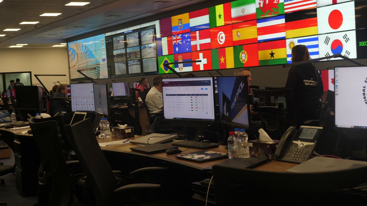 Românul care ajută Poliția din Qatar prezintă cum se gestionează un meci de la Campionatul Mondial: „Complet diferit față de un FCSB - Dinamo”