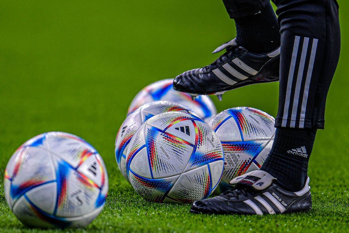 FOTO 70% din mingile din lume sunt cusute manual intr-un singur orășel din Pakistan!