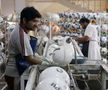 70% din mingile din lume sunt produse într-un singur orășel din Pakistan! O mare parte dintre ele sunt cusute manual