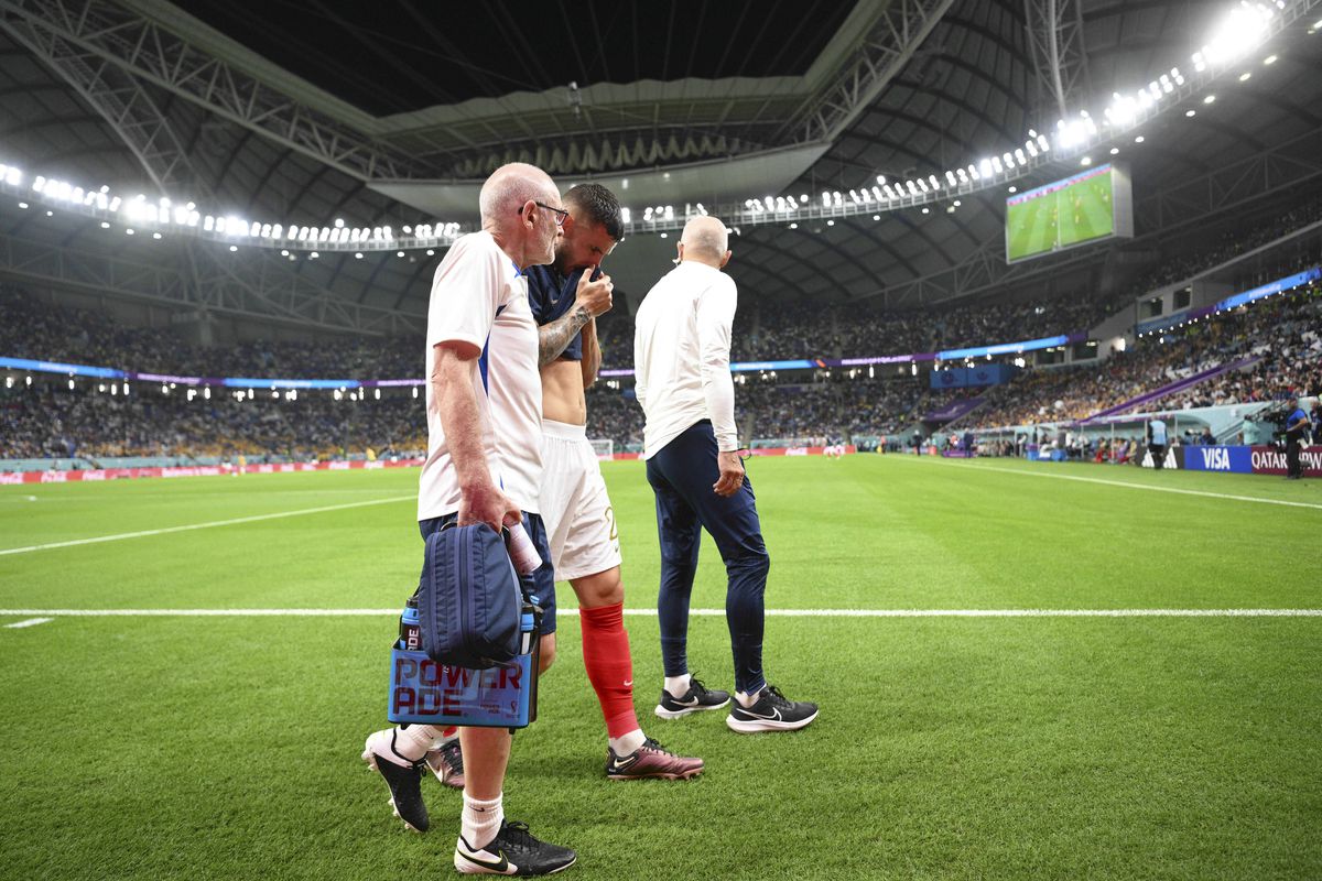 Dublă lovitură pentru Franța » Deschamps și-a pierdut un titular imediat după golul Australiei