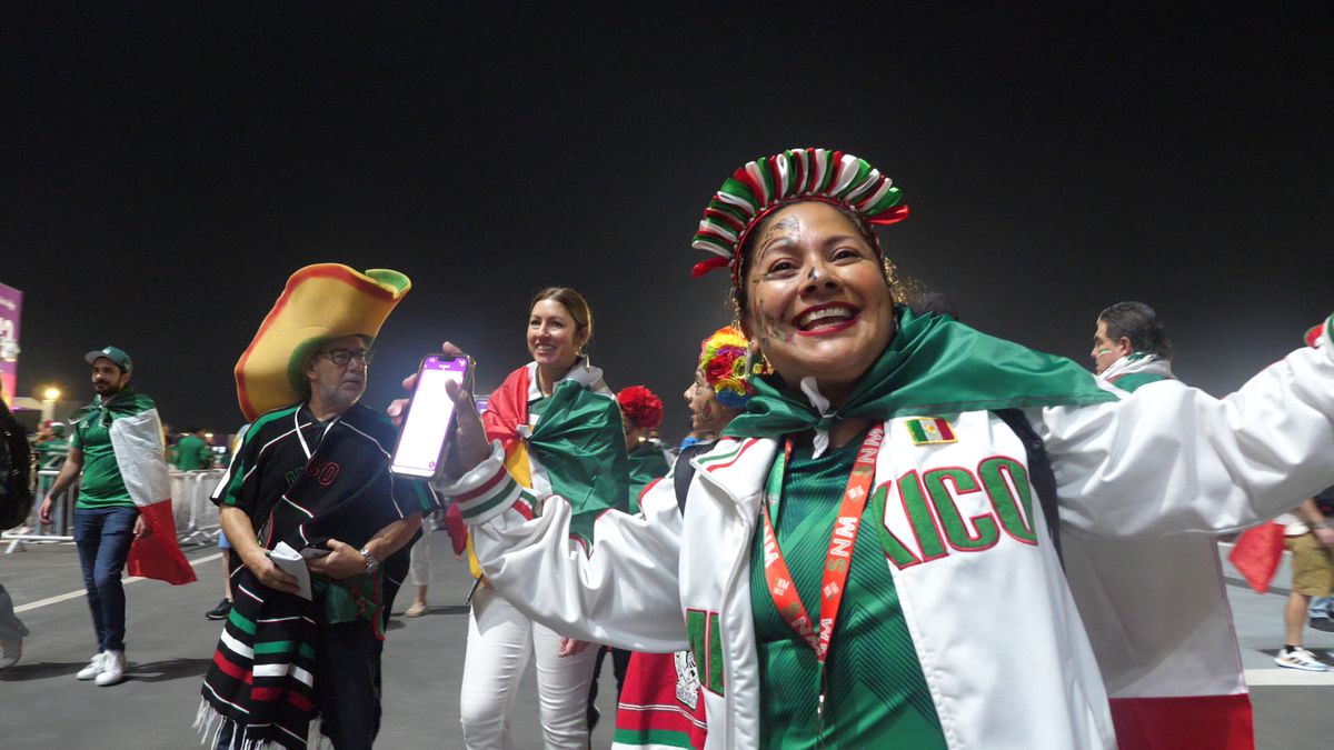 Fanii mexicani au creat cea mai spectaculoasă atmosferă de la CM 2022 » Trimișii GSP prezenți pe stadion, impresionați de publicul de la meciul cu Polonia