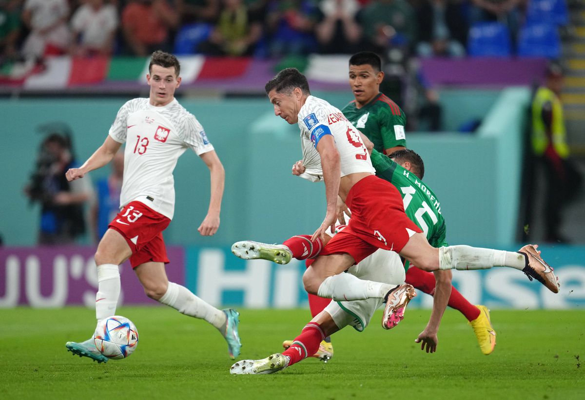 Lewandowski a ratat șansa primului gol la Mondial » Fază controversată în Mexic - Polonia
