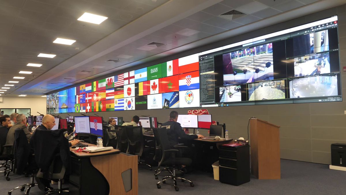 Românul care ajută Poliția din Qatar prezintă cum se gestionează un meci de la Campionatul Mondial: „Complet diferit față de un FCSB - Dinamo”