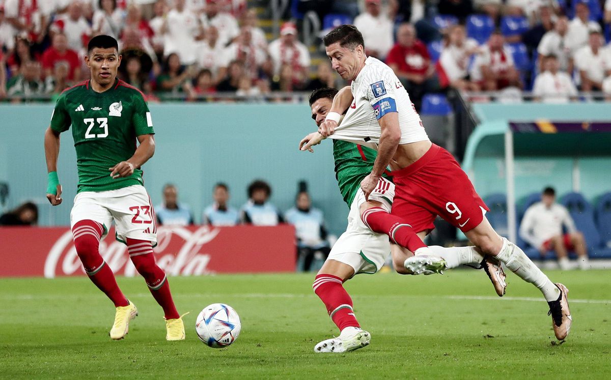 Lewandowski a ratat șansa primului gol la Mondial » Fază controversată în Mexic - Polonia