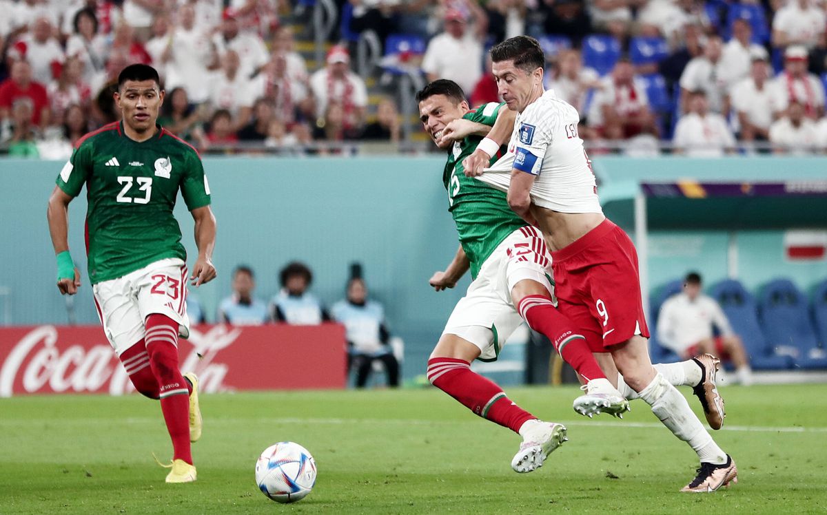 Lewandowski a ratat șansa primului gol la Mondial » Fază controversată în Mexic - Polonia
