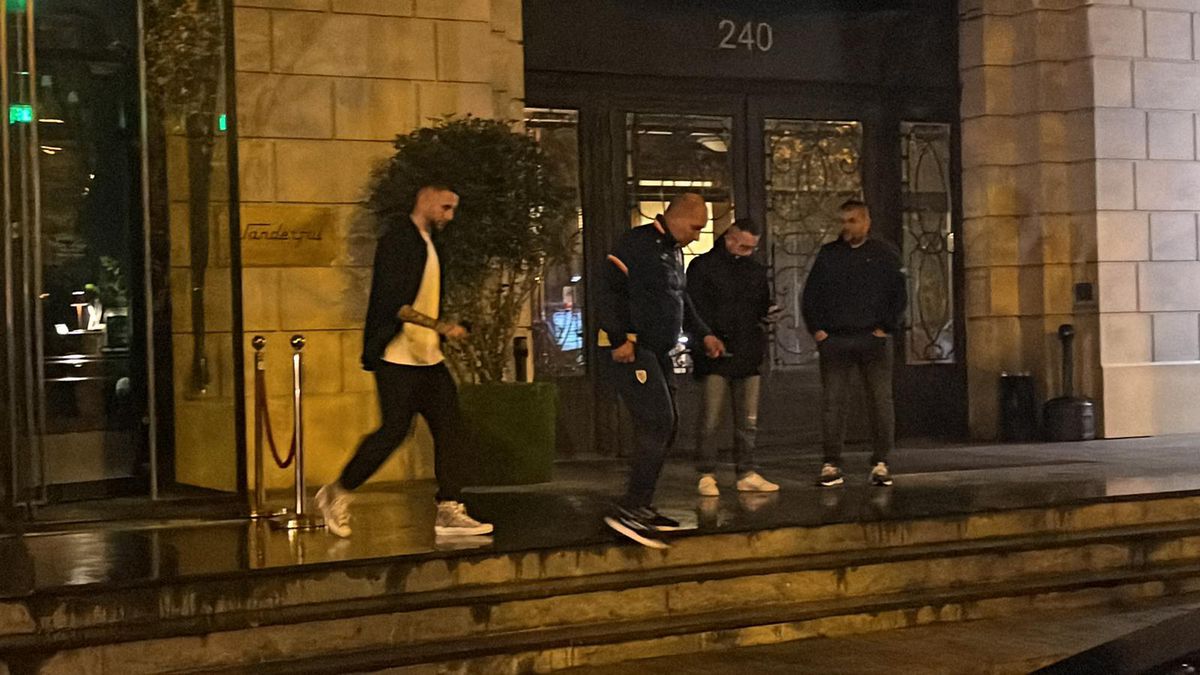 Jucătorii României au petrecut după calificarea la EURO » Iubitele și soțiile lor au atras toate privirile + Florin Tănase, dedicații cu Adi de la Vâlcea