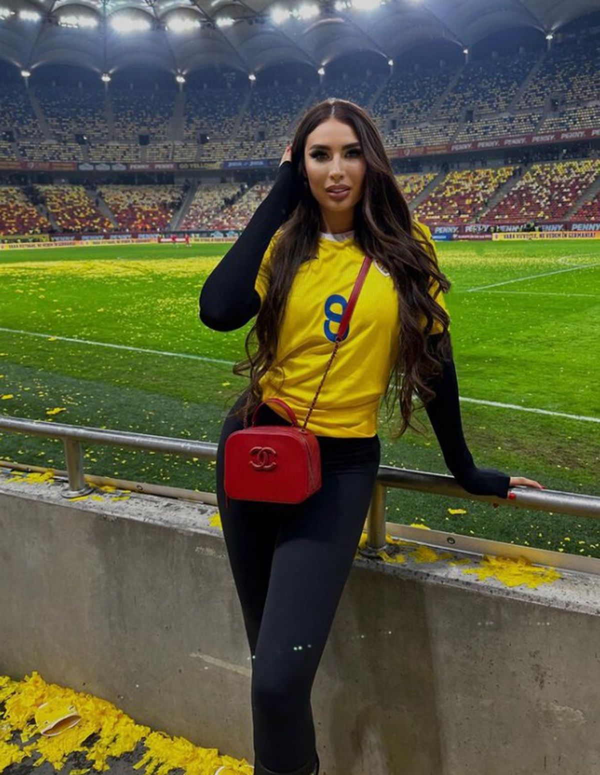 Cum a apărut fiica cea mică a Anamariei Prodan în tribune, la România – Elveția. Geanta scumpă pe care a afișat-o