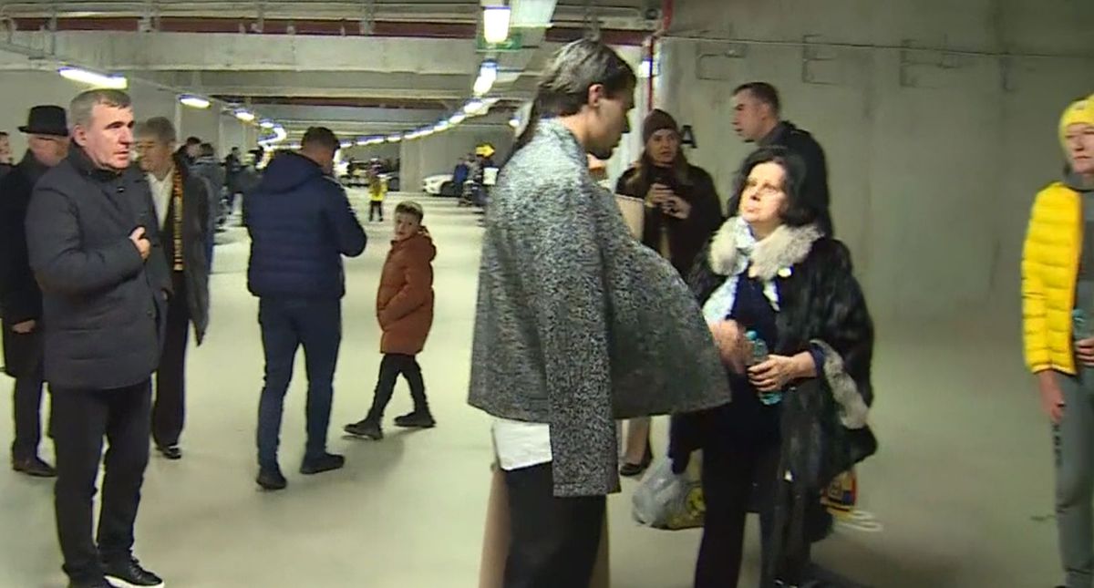 „400 de euro de la Ianis!” » Dedicație specială la petrecerea de calificare: „Nu știu ce v-a făcut Hagi...”