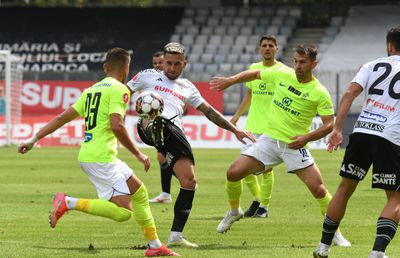 Scandal la o echipă de primă ligă » Procese pe bandă rulantă, prime neachitate din vară și două salarii restante