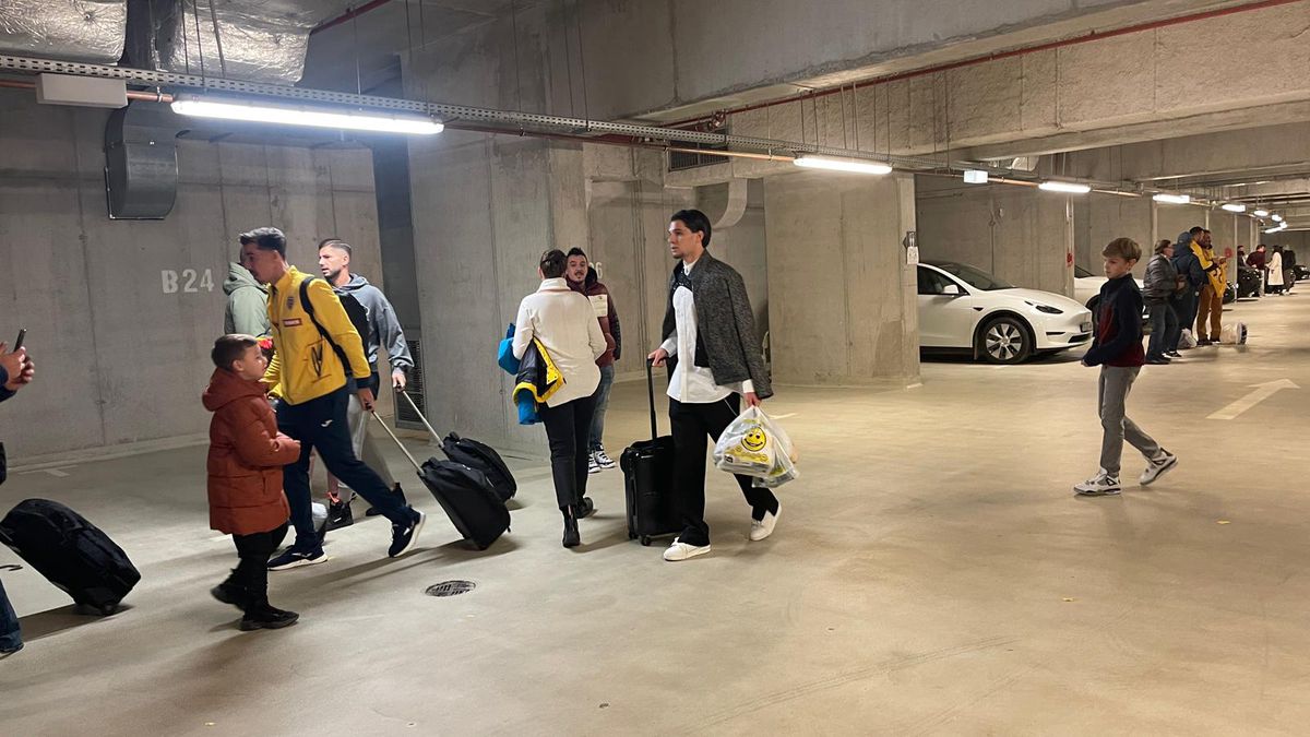 Gică Hagi l-a așteptat pe Ianis Hagi după România - Elveția » Imaginile serii după România - Elveția