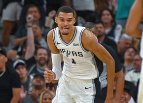 „E indecent” » Cât a costat la licitație tricoul în care Victor Wembanyama a debutat în NBA